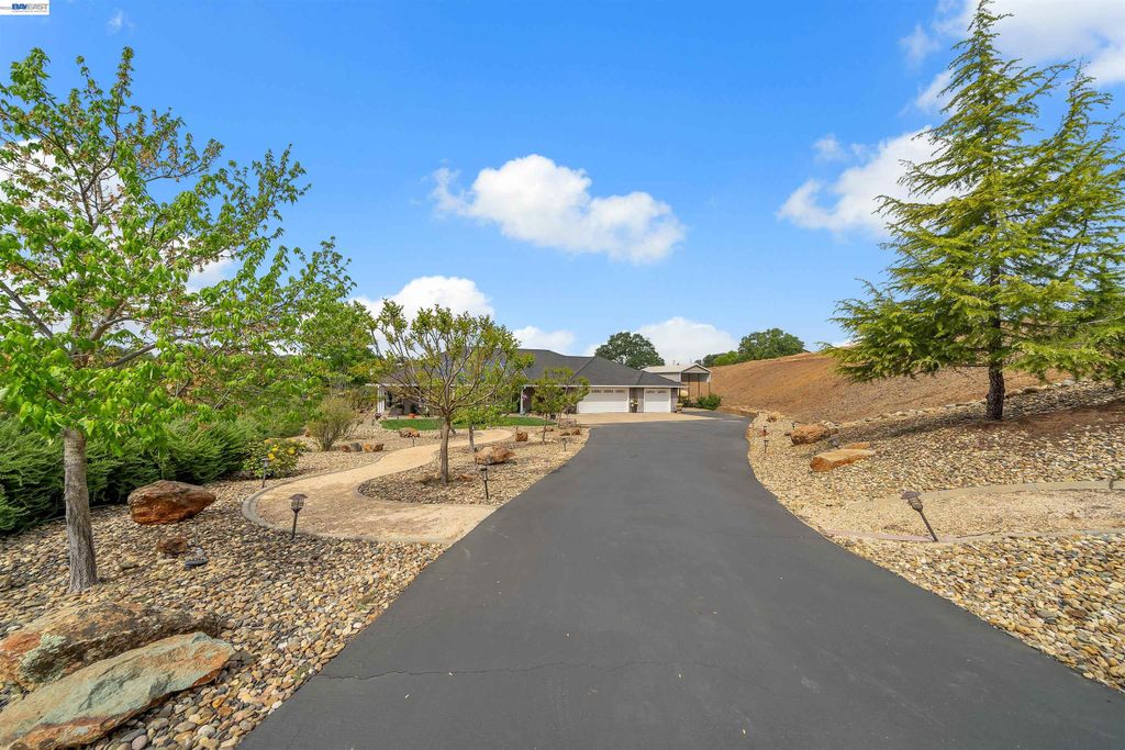 Photo of 2767 Canoe St, Copperopolis, CA 95228 (MLS # 41129544)