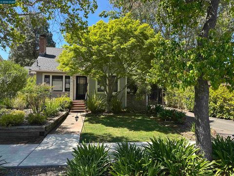 Photo of 1258 Pine St, Palo Alto, CA 94301 (MLS # 41132736)