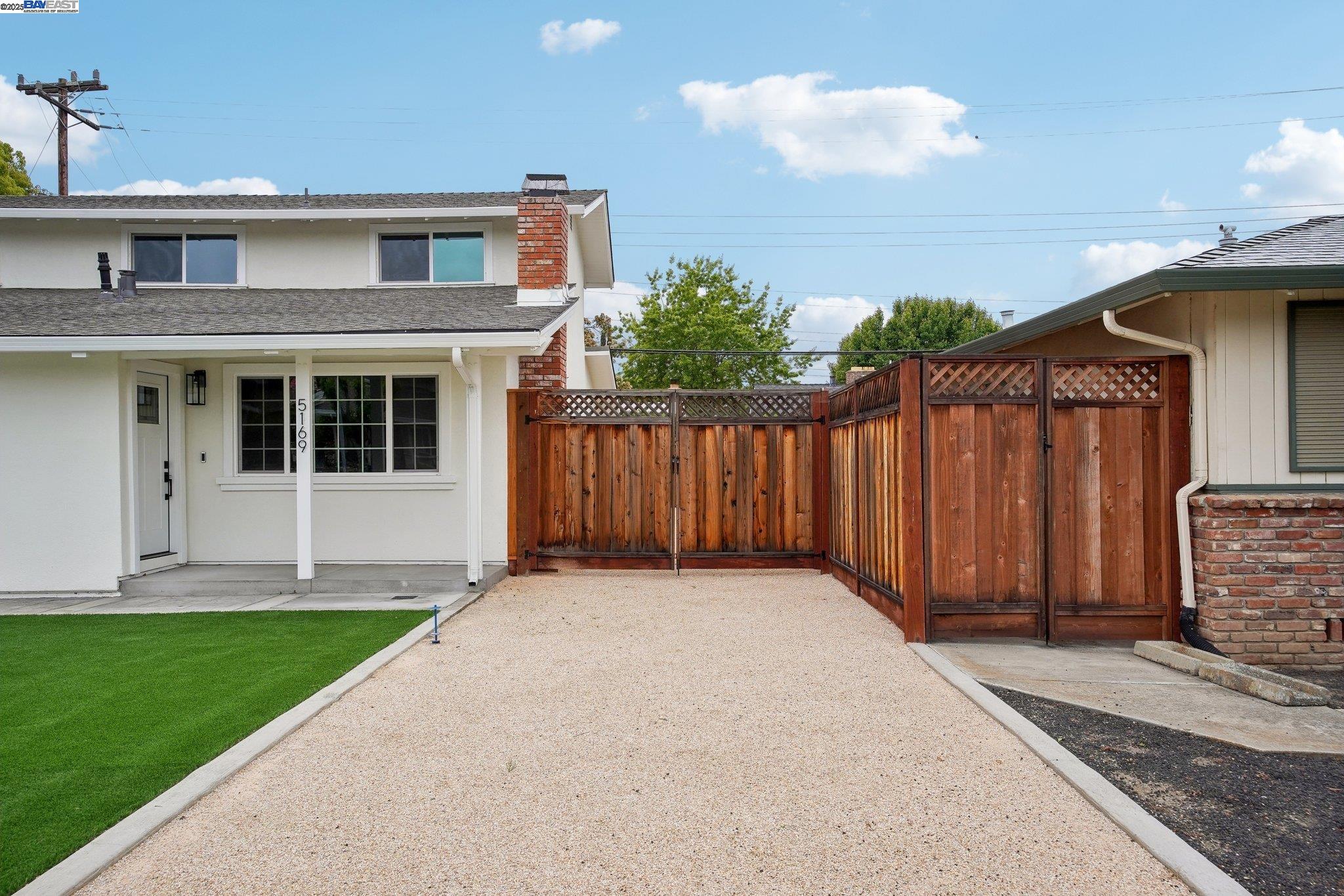 5169 Lillian Ct