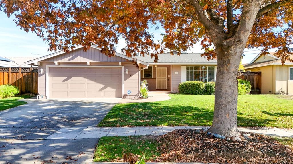 Photo of 531 Yurok Circle, San Jose, CA 95123 (MLS # ML82025659)