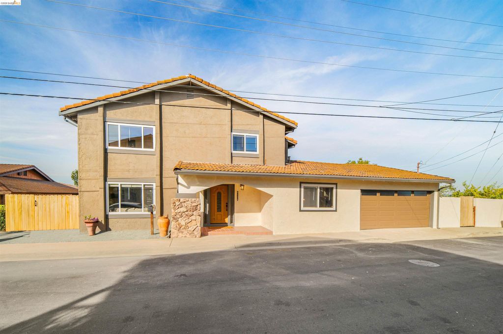 Photo of 2115 Valente Cir, Martinez, CA 94553 (MLS # 41126969)