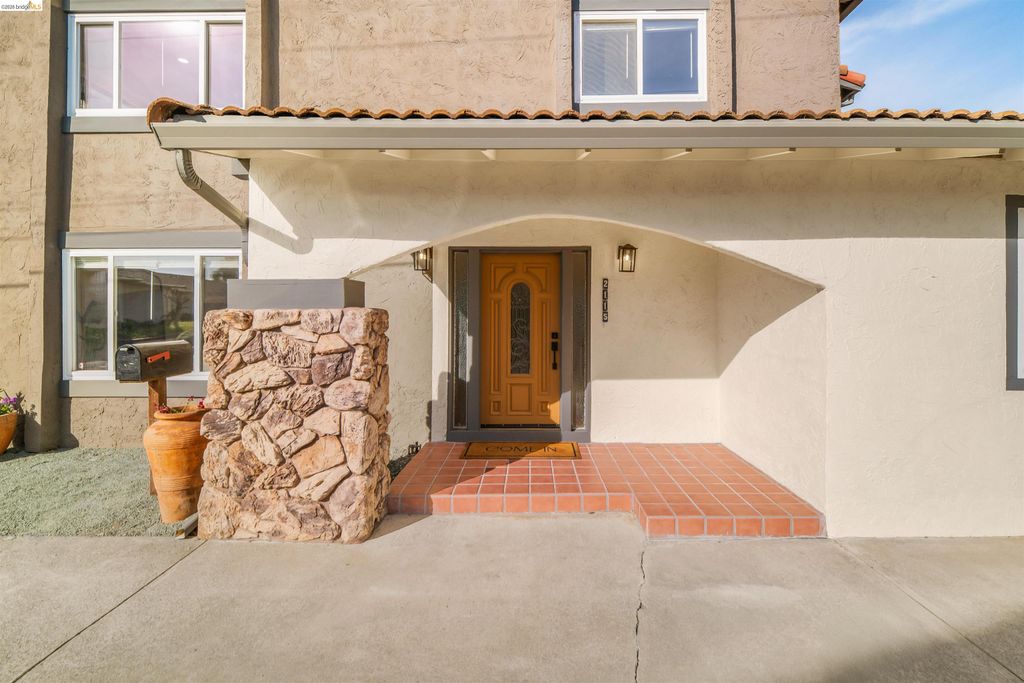 Photo of 2115 Valente Cir, Martinez, CA 94553 (MLS # 41126969)