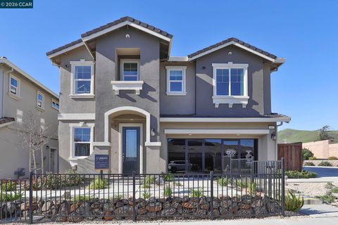 Photo of 507 Yarrow Dr, Fairfield, CA 94534 (MLS # 41132639)