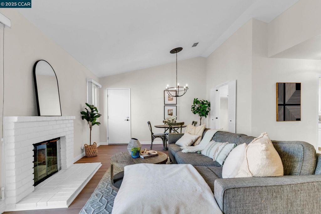 Photo of 7 Clark Creek Circle, Clayton, CA 94517 (MLS # 41116339)