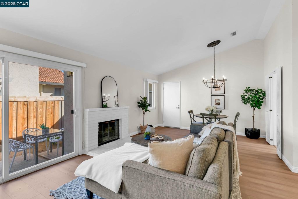 Photo of 7 Clark Creek Circle, Clayton, CA 94517 (MLS # 41116339)