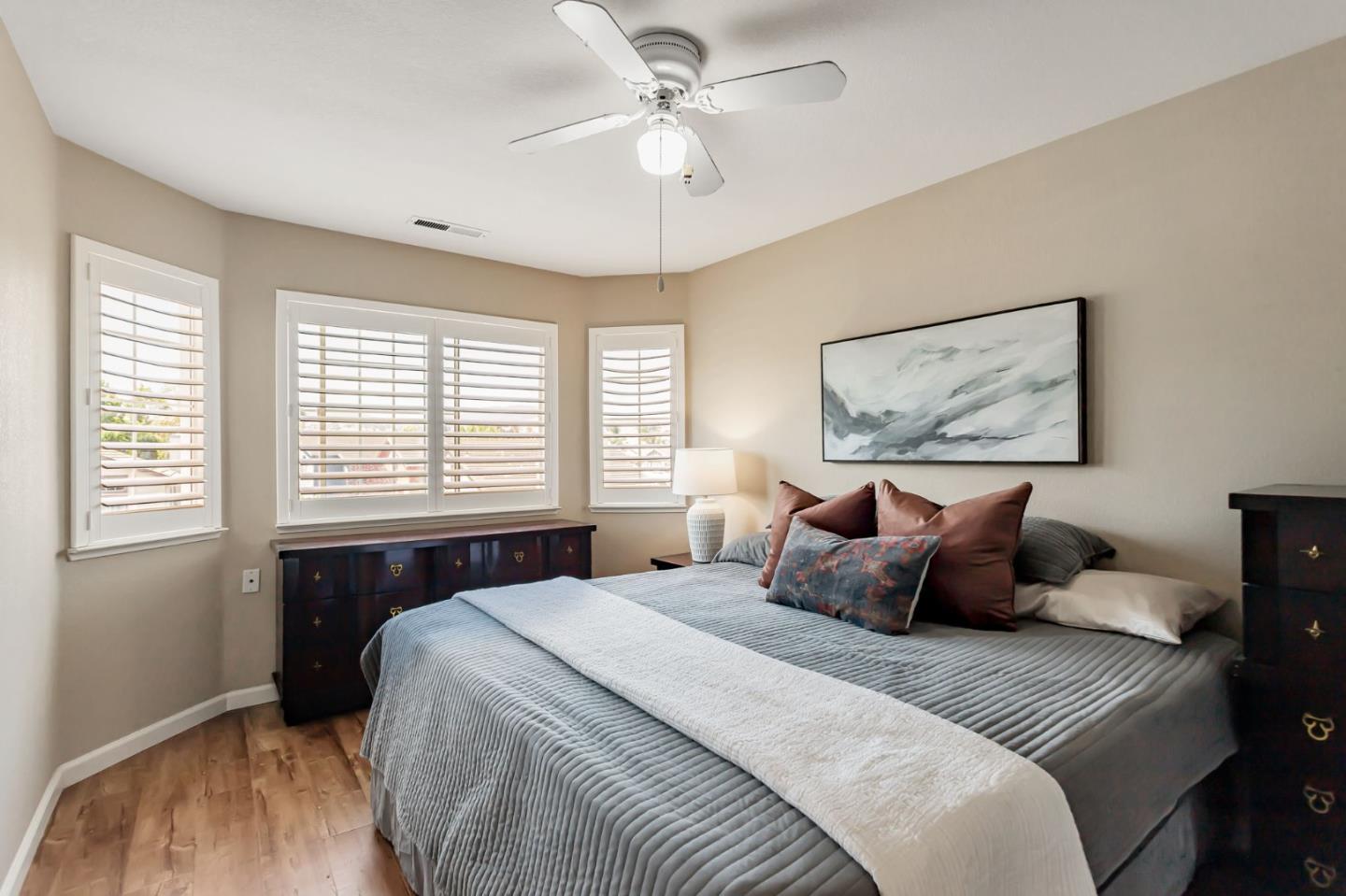 Hollister, California 95023, United States, 4 Bedrooms Bedrooms, ,3 BathroomsBathrooms,Residential,Active,207170