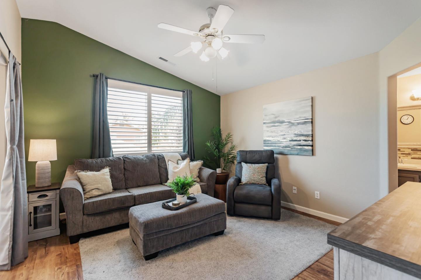 Hollister, California 95023, United States, 4 Bedrooms Bedrooms, ,3 BathroomsBathrooms,Residential,Active,207170