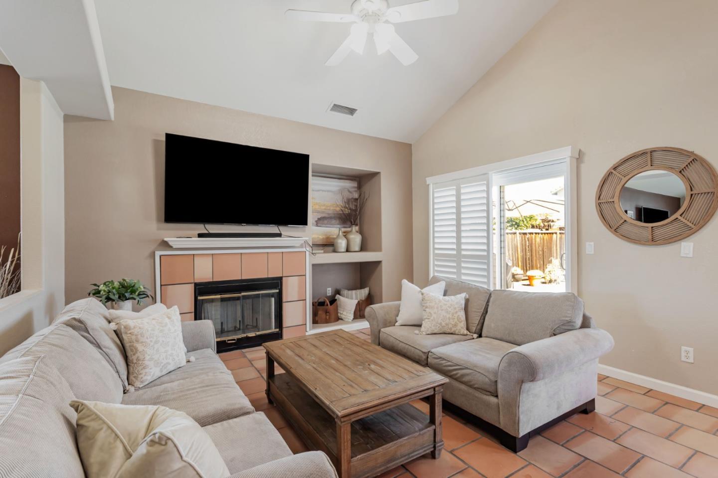 Hollister, California 95023, United States, 4 Bedrooms Bedrooms, ,3 BathroomsBathrooms,Residential,Active,207170