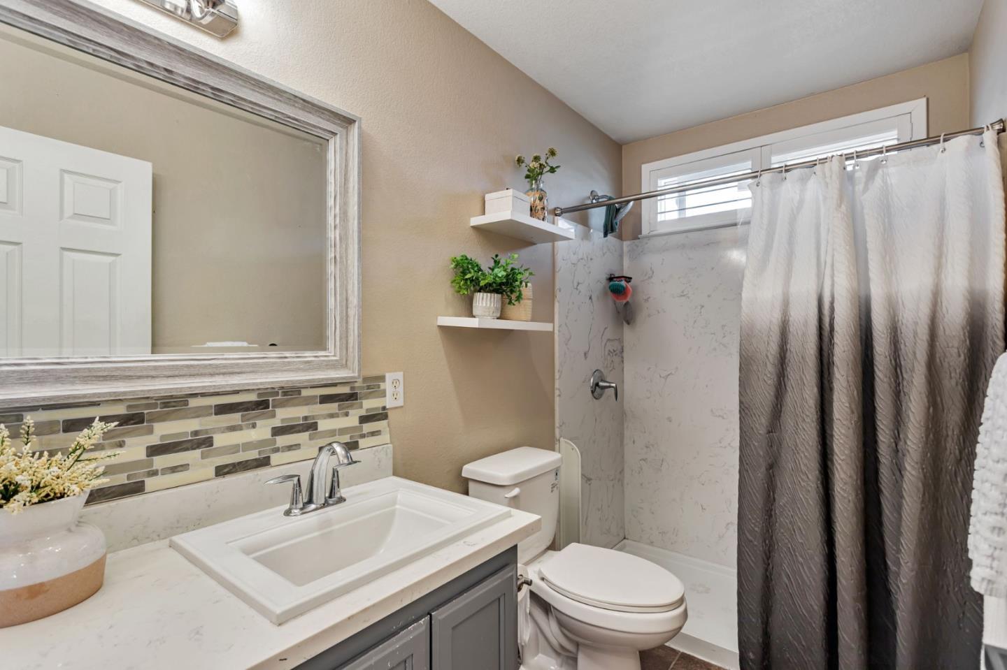 Hollister, California 95023, United States, 4 Bedrooms Bedrooms, ,3 BathroomsBathrooms,Residential,Active,207170