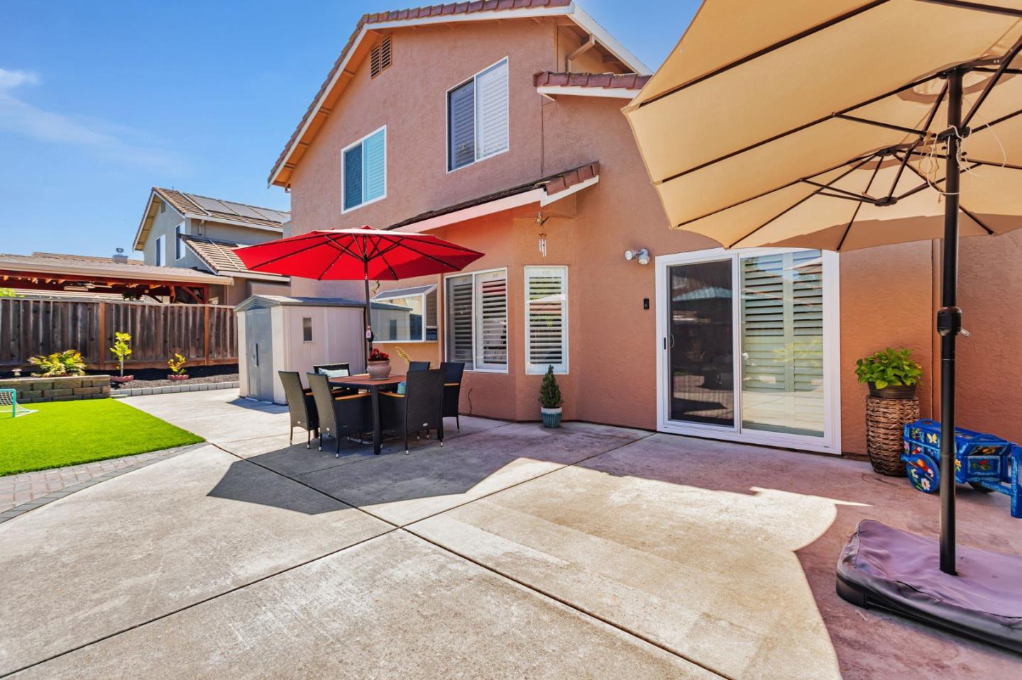 Hollister, California 95023, United States, 4 Bedrooms Bedrooms, ,3 BathroomsBathrooms,Residential,Active,207170