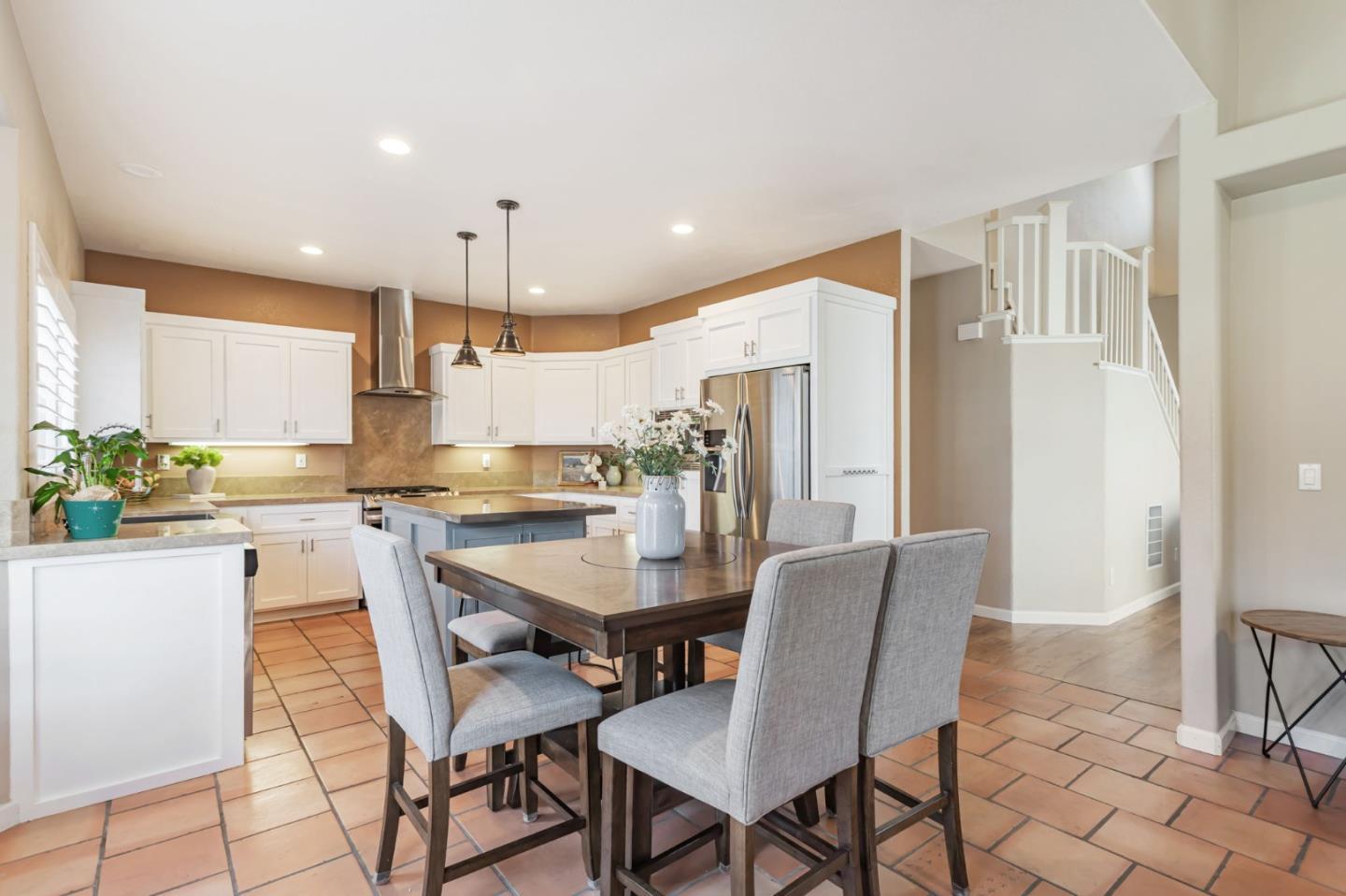 Hollister, California 95023, United States, 4 Bedrooms Bedrooms, ,3 BathroomsBathrooms,Residential,Active,207170