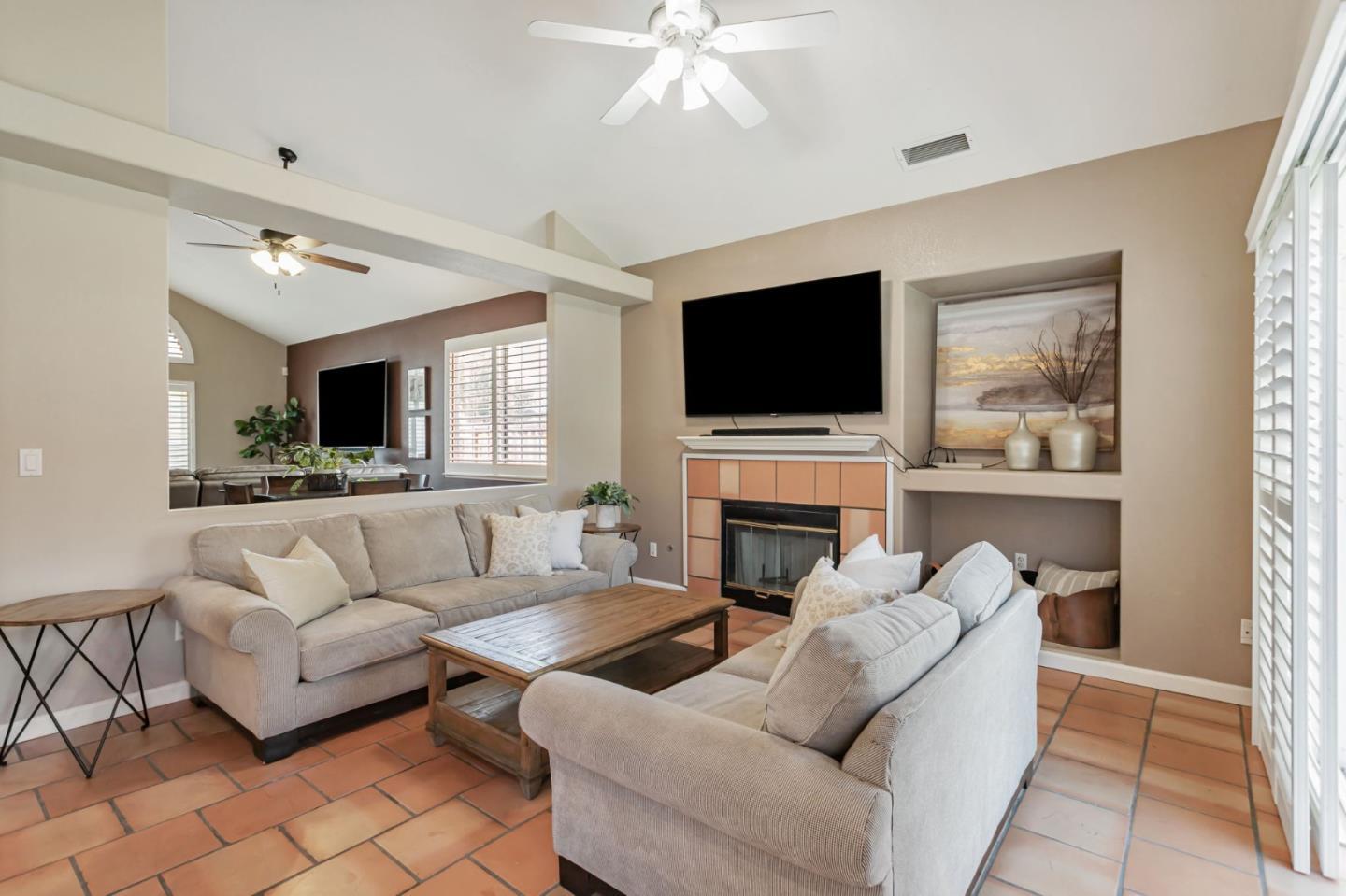 Hollister, California 95023, United States, 4 Bedrooms Bedrooms, ,3 BathroomsBathrooms,Residential,Active,207170