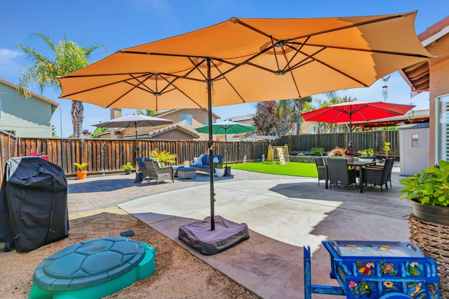 Hollister, California 95023, United States, 4 Bedrooms Bedrooms, ,3 BathroomsBathrooms,Residential,Active,207170