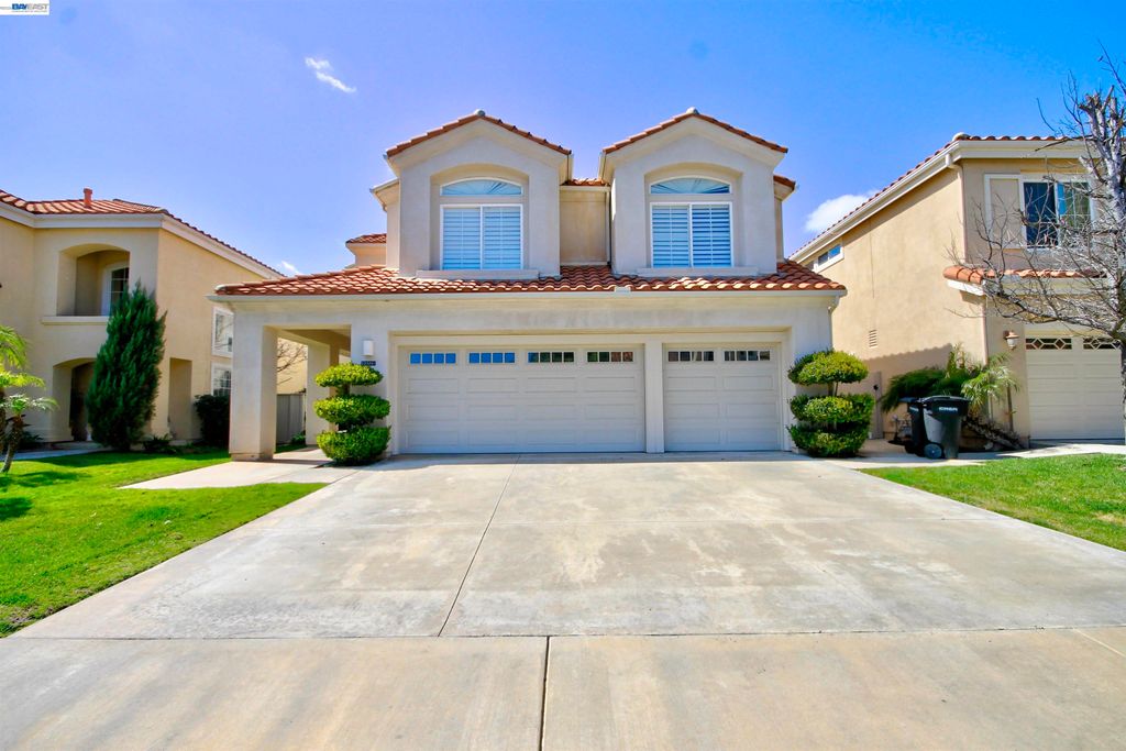 Photo of 45315 Camino Monzon, Temecula, CA 92592 (MLS # 41128512)