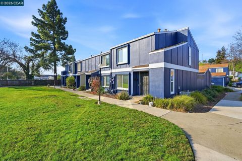 Photo of 14 El Capitan Ln, Antioch, CA 94509 (MLS # 41123350)