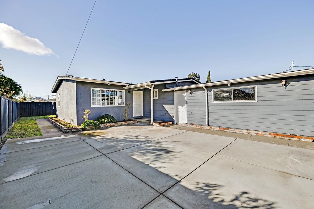 Photo of 28477 Coleridge Ave, Hayward, CA 94544 (MLS # 41120374)
