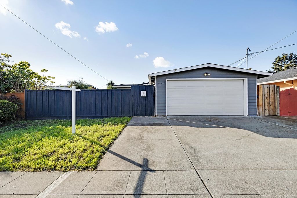 Photo of 28477 Coleridge Ave, Hayward, CA 94544 (MLS # 41120374)