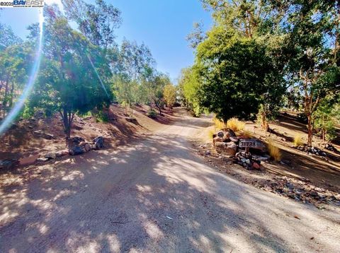 Photo of 31733 Lake Meadow Rd, Acton, CA 93510 (MLS # 41119566)