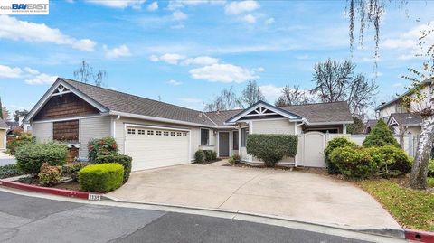 Photo of 1135 Tiffany Lane, Pleasanton, CA 94566 (MLS # 41125671)