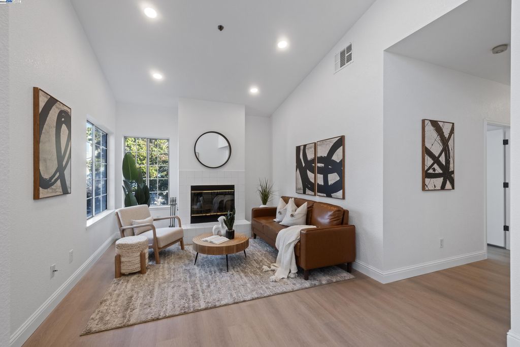 Photo of 1450 Thrush Ave #17, San Leandro, CA 94578 (MLS # 41116289)