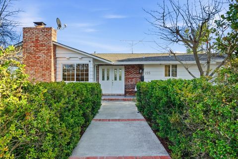 Photo of 225 W Meadow Drive, Palo Alto, CA 94306 (MLS # ML82032402)