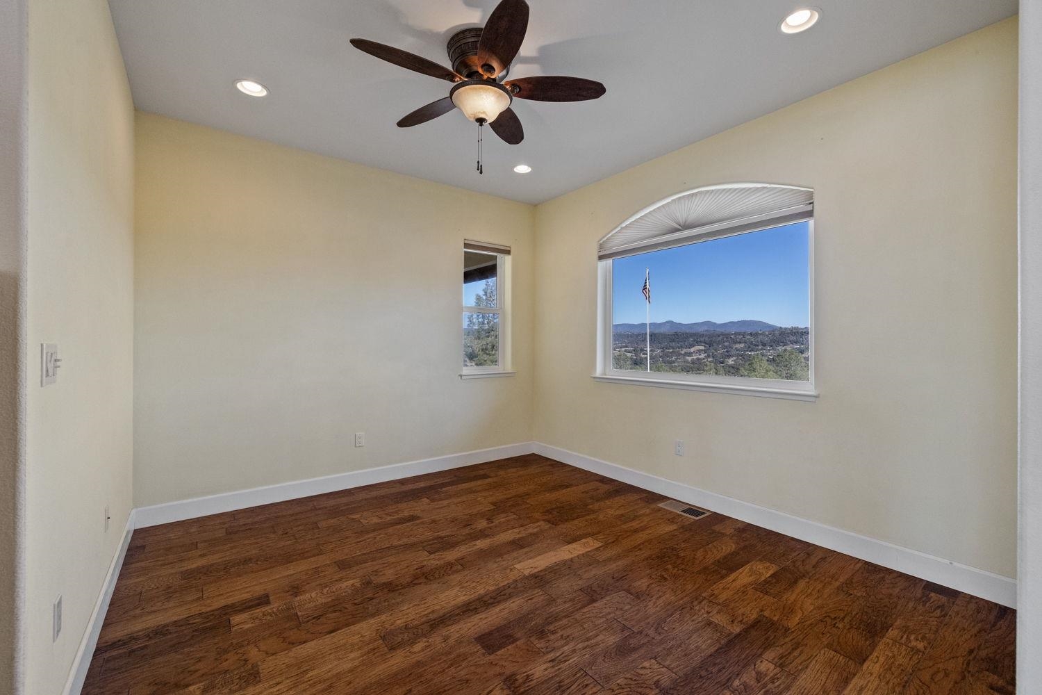 Jamestown, California 95327, United States, 2 Bedrooms Bedrooms, ,2 BathroomsBathrooms,Residential,Pending,22037