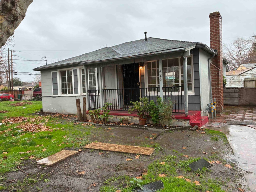 Photo of 626 La Prenda Dr, Oakland, CA 94603 (MLS # 41120337)