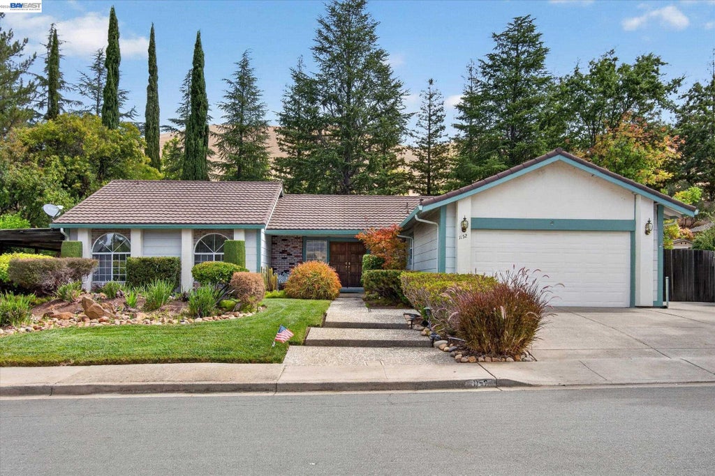 Photo of 1152 Easley Dr, Clayton, CA 94517 (MLS # 41145826)