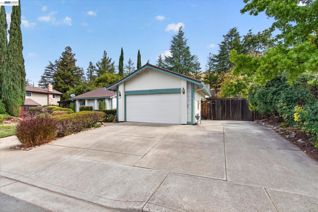 Photo of 1152 Easley Dr, Clayton, CA 94517 (MLS # 41145826)