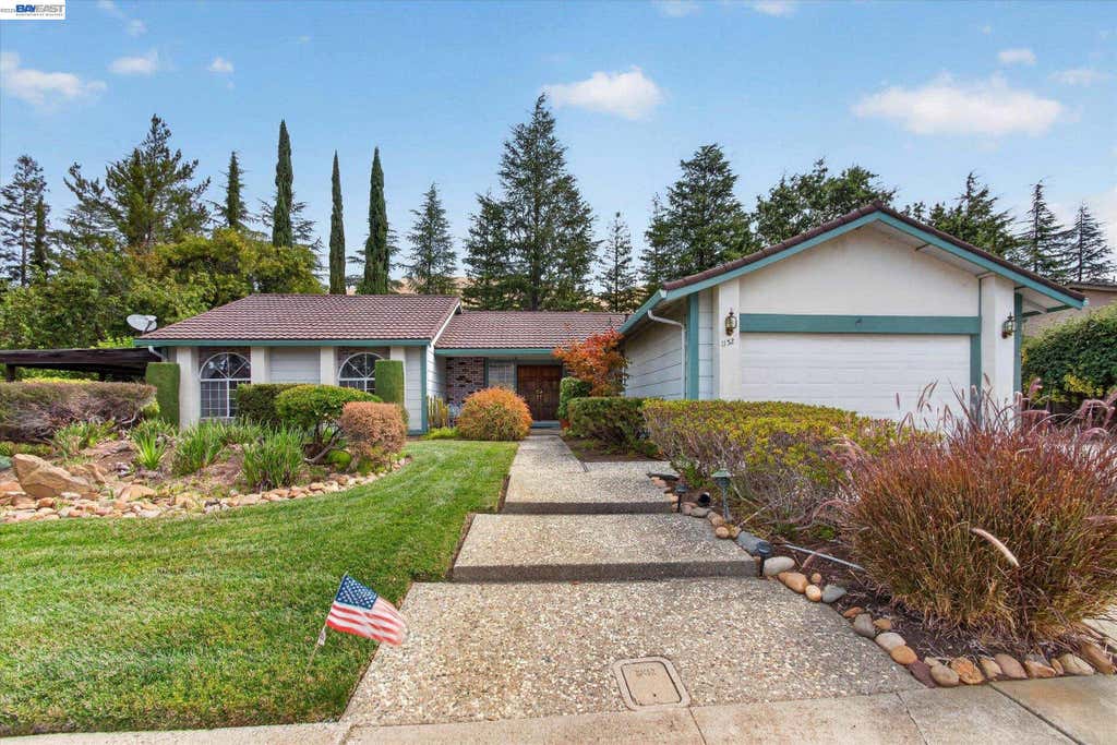 Photo of 1152 Easley Dr, Clayton, CA 94517 (MLS # 41145826)