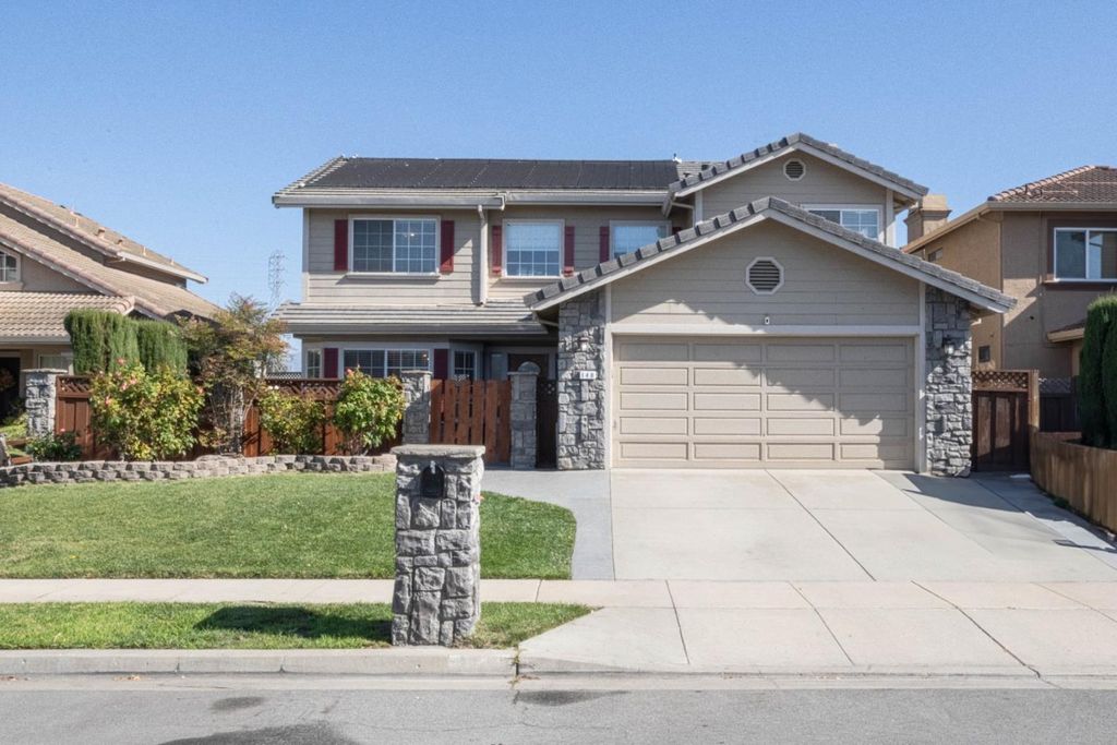Photo of 148 Greenbriar Way, Salinas, CA 93907 (MLS # ML82026450)