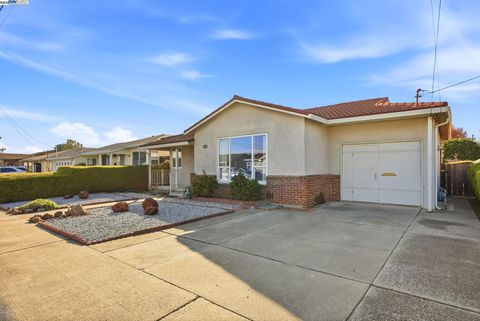 Photo of 15329 Edgemoor St, San Leandro, CA 94579 (MLS # 41118779)