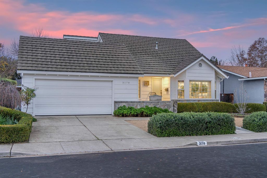 Photo of 3178 Berkshire Ct, Pleasanton, CA 94588 (MLS # 41120381)