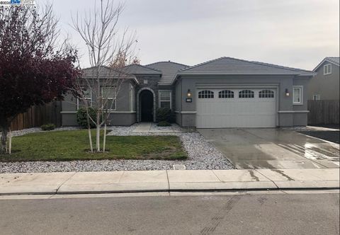 Photo of 1110 Clearwater Creek Blvd, Manteca, CA 95336 (MLS # 41119036)