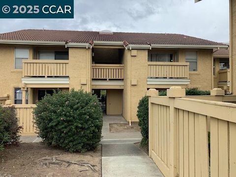 Photo of 5 Las Moradas Circle, San Pablo, CA 94806 (MLS # 41114313)