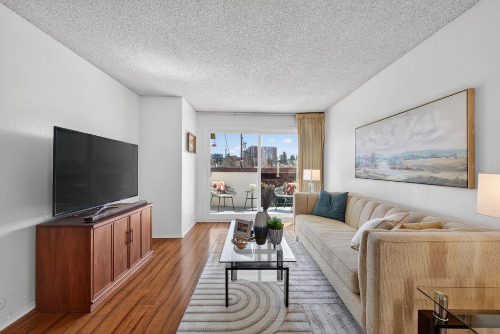 Photo of 4099 Howe Street #203, Oakland, CA 94611 (MLS # ML82038363)