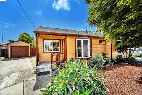 Photo of 16366 Emery Ct, San Lorenzo, CA 94580 (MLS # 41132716)
