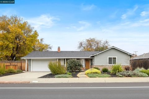 Photo of 2318 N 6th St, Concord, CA 94519 (MLS # 41118782)