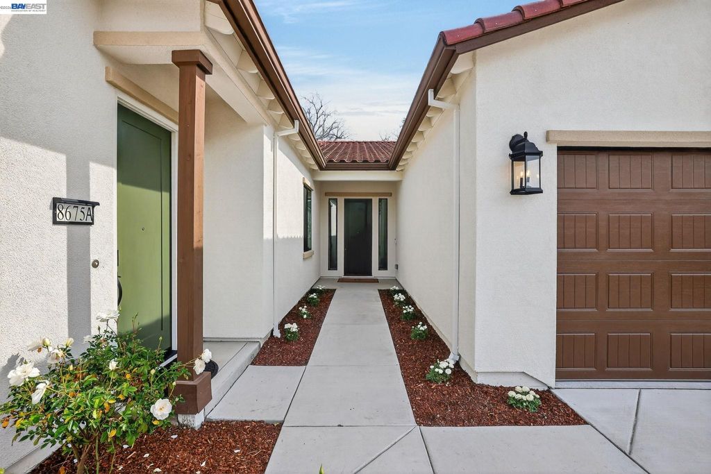 Photo of 8675 Spikerush Ln, Granite Bay, CA 95746 (MLS # 41129183)