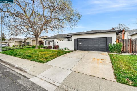 Photo of 1548 Dianda Dr, Concord, CA 94521 (MLS # 41125710)