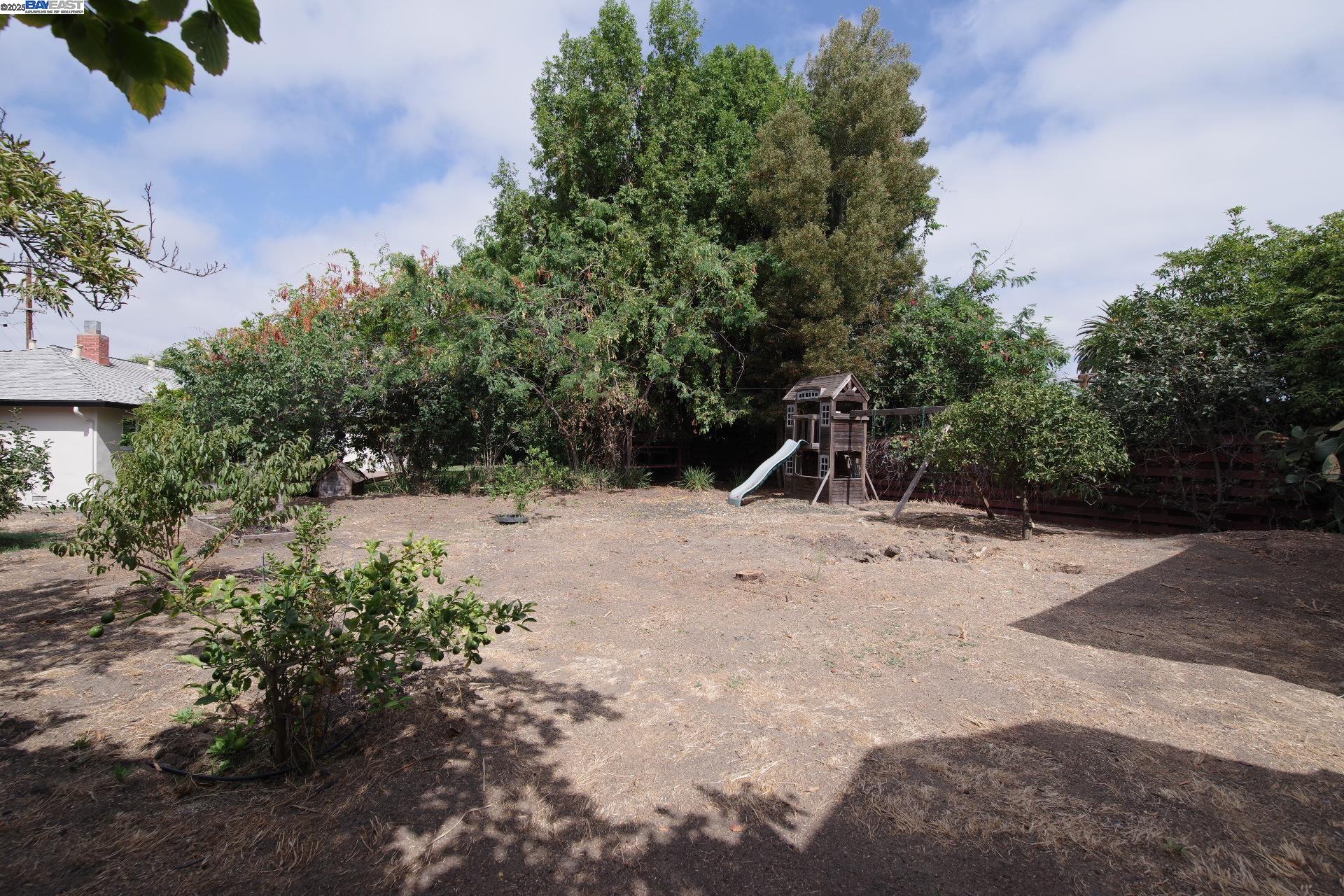 Fremont, California 94536, United States, 3 Bedrooms Bedrooms, ,3 BathroomsBathrooms,Residential,Active,200535