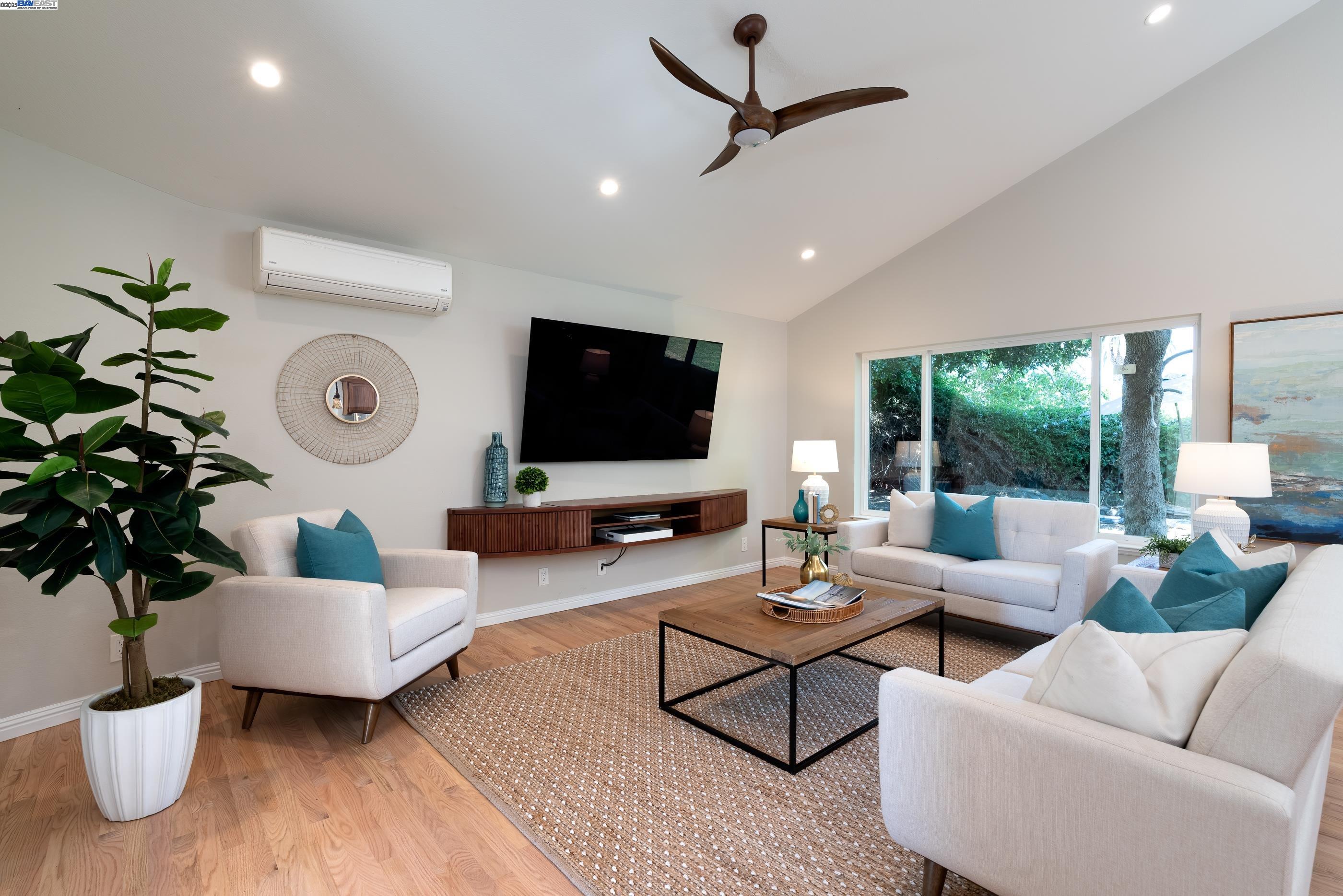 Fremont, California 94536, United States, 3 Bedrooms Bedrooms, ,3 BathroomsBathrooms,Residential,Active,200535