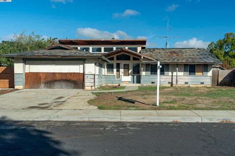 Photo of 4224 Guilford Avenue, Livermore, CA 94550 (MLS # 41116772)