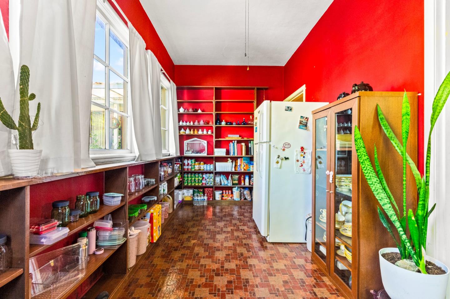 San Mateo, California 94402, United States, 4 Bedrooms Bedrooms, ,2 BathroomsBathrooms,Residential,Active,132845