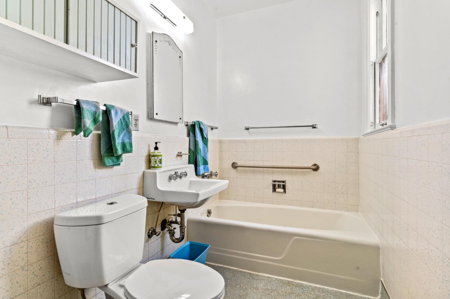 San Mateo, California 94402, United States, 4 Bedrooms Bedrooms, ,2 BathroomsBathrooms,Residential,Active,132845