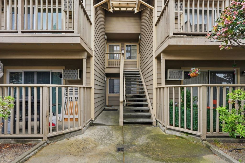 Photo of 2427 Jubilee Lane, San Jose, CA 95131 (MLS # ML82041081)