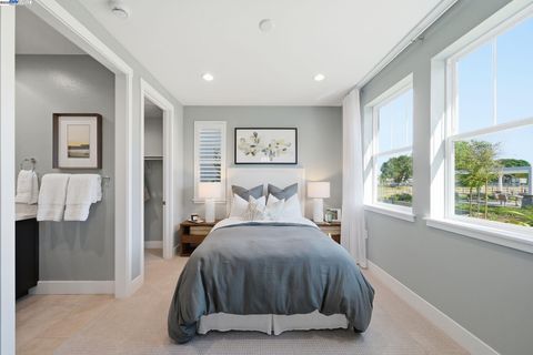 Photo of 4686 Vilana Street, Livermore, CA 94551 (MLS # 41114482)