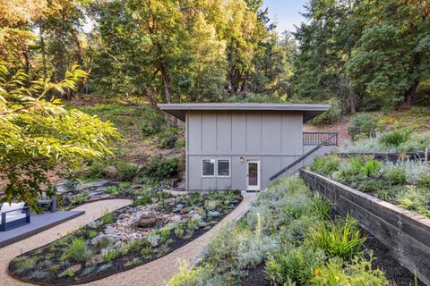 A home in Woodside