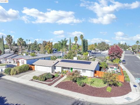 Photo of 1111 Woodside Dr, Brentwood, CA 94513 (MLS # 41118445)