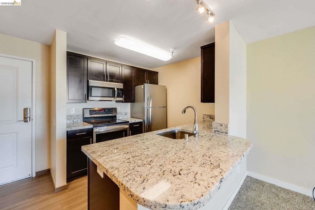 Photo of 6400 Christie Ave #3408, Emeryville, CA 94608 (MLS # 41124382)